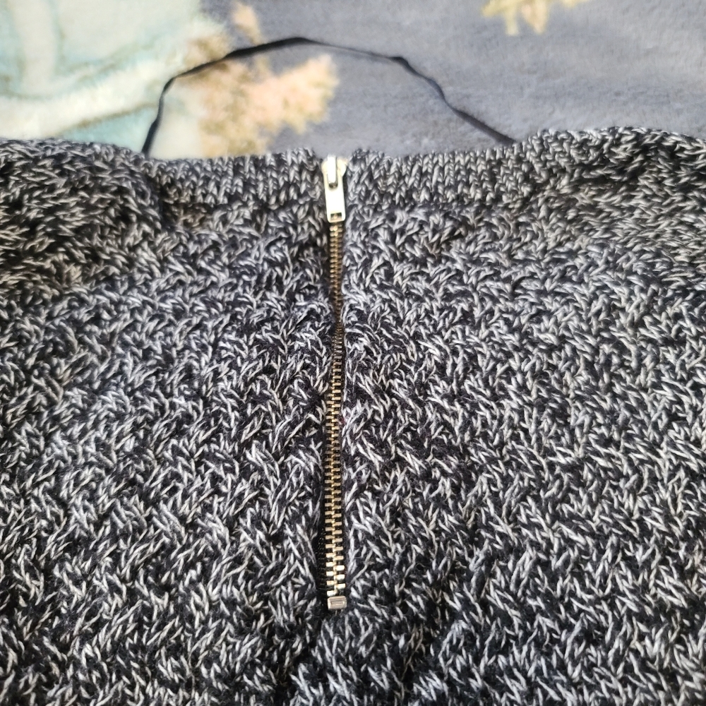 Crown & Ivy Woman Sweater - Picture 5 of 7